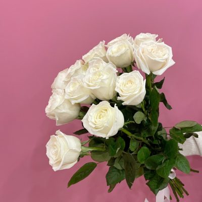 Роза Эквадор белая 60 см 15 шт