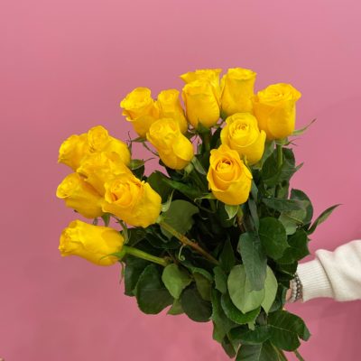 Роза Эквадор желтая Brighton 60 см 15 шт