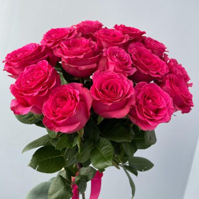 Роза Эквадор розовая FULL MONTY 60 см 15 шт