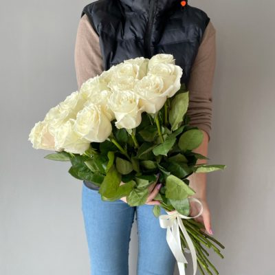Роза Эквадор белая 60 см 25 шт