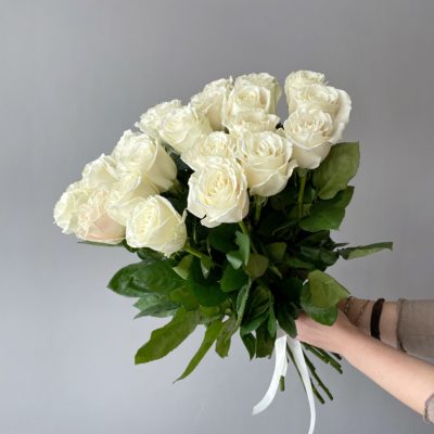 Роза Эквадор белая 60 см 25 шт