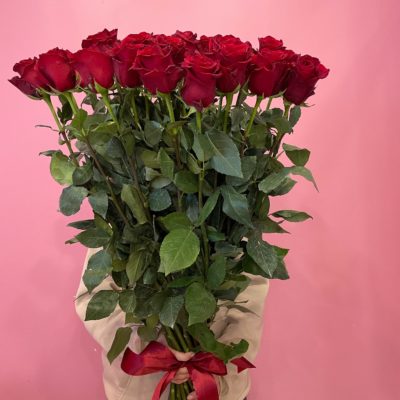 Роза Эквадор красная 70 см 25 шт