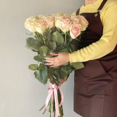 Роза Эквадор розовая Frutteto 60 см 25 шт