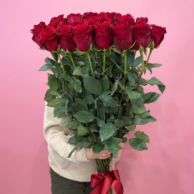 Букет из красных роз Эквадор (1 метр) 35 шт