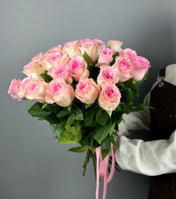 Букет из розовых роз (50см) 25шт