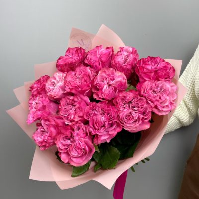 Пионовидные розы в стильном букете (15 шт)