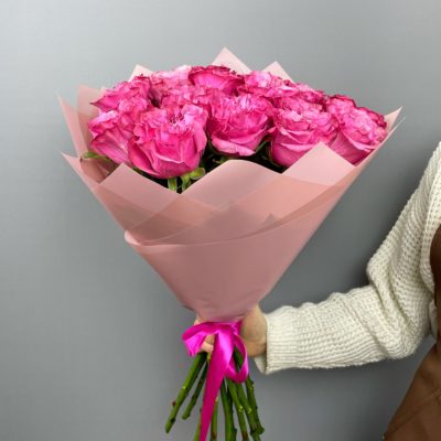 Пионовидные розы в стильном букете (15 шт)