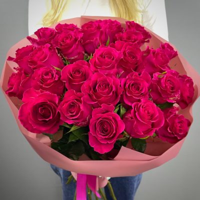 Букет ярко-розовых роз 25 шт